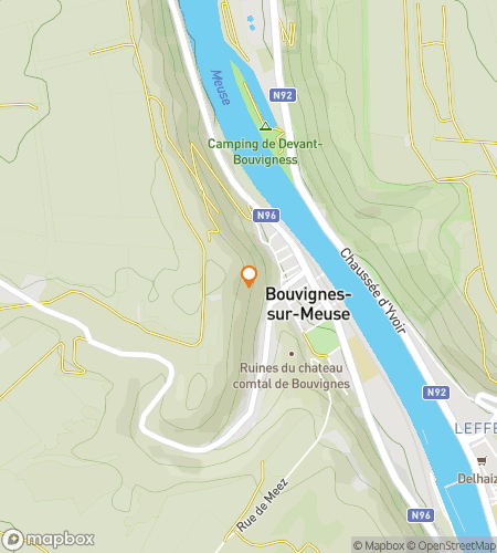 Karta över skattjakt vandringstur för Dinants klippor, kyrkor & ledtrådar