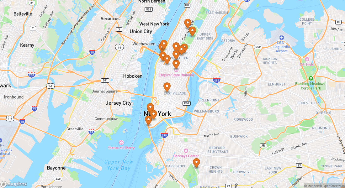 Kort der viser 17 oplevelseslokationer i New York City