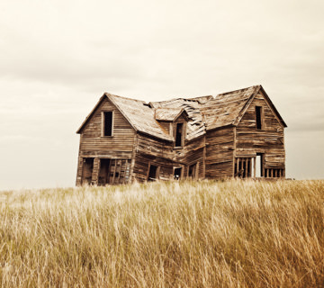 Group on a haunted ghost tour scavenger hunt